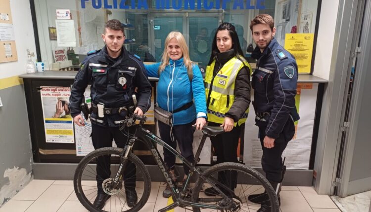 Modena: bici restituita ad un anno dal furto, decisiva la denuncia