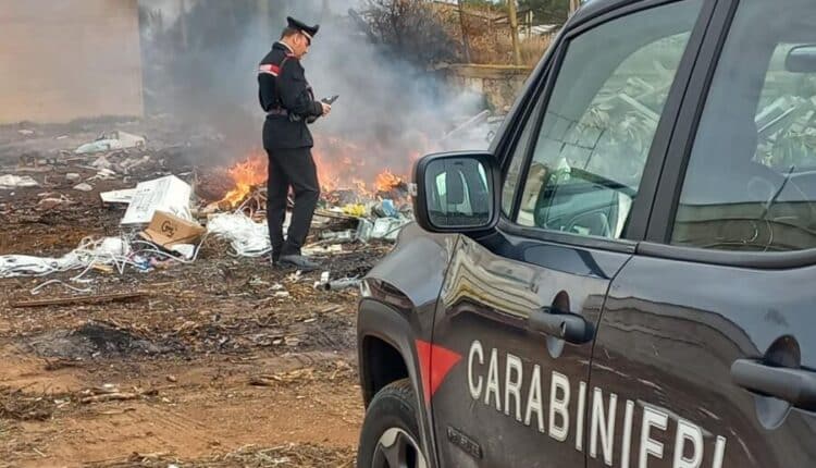 Vittoria (Ragusa) : sorpreso un imprenditore agricolo mentre incendiava i rifiuti, l’area di 1600 mq è stata sequestrata.