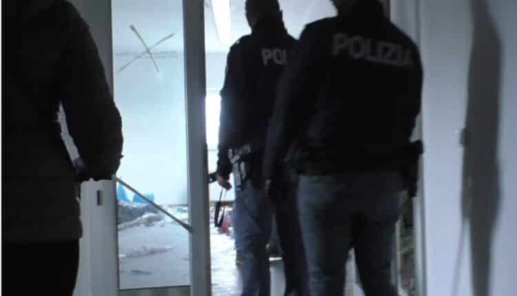 Rimini: trovate 6 persone straniere all’interno di un capannone dismetto nell’ Area “Ex Dama”, a due notificato il decreto di espulsione.