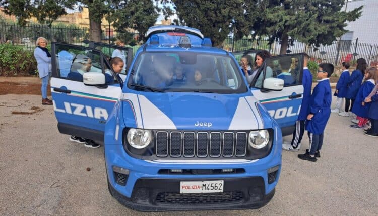Trapani: a scuola di legalità e di sicurezza ferroviaria con la Polizia