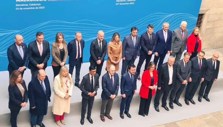 Big data, cambiamento climatico, calo demografico e politiche migratorie: ieri a Barcellona incontro tra diverse realtà regionali europee che affacciano sul Mediterraneo.