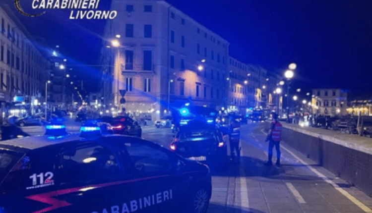 Livorno: 28enne denunciato per resistenza e 5 giovani segnalati per consumo personale di stupefacenti.
