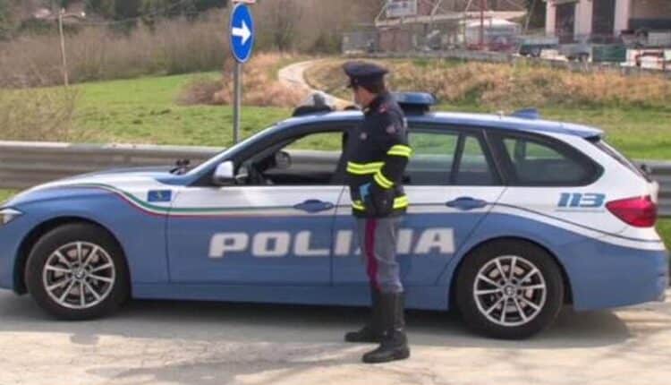 Cosenza: uomo pluripregiudicato trovato in possesso di 3 coltelli a serramanico ed un martello, viene denunciato.