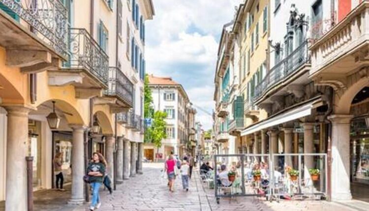 Varese: un cuscino per continuare a volare in alto. Sabato 18 novembre in piazza Monte Grappa più di 650 cuscini per l'evento benefico che unisce solidarietà e sport.