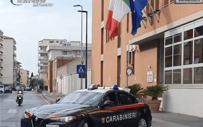 Livorno:50enne in alterazione psico-fisica aggredisce il personale sanitario e danneggia arredi e strumentazione, viene denunciato.