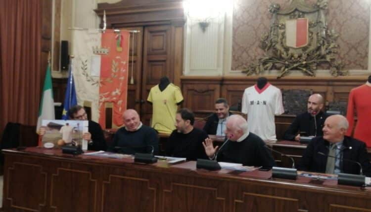 Bari: presentato questa mattina a Palazzo di Città il "calendario del museo del Bari Calcio 2024"