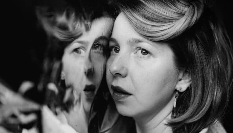 Modena, alla tenda le riflessioni in musica di Emma Frank