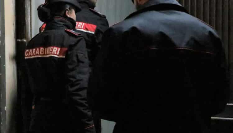 San Cipriano D'Aversa (Caserta): tenta di strangolare la moglie che si e' rifiutata di dargli i soldi per acquistare stupefacente, 35enne arrestato dai carabinieri.