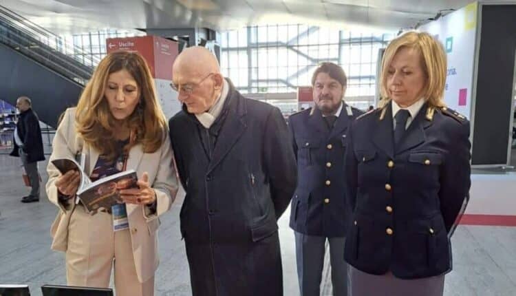 Roma: visita del Vice Capo della Polizia Gambacurta alla fiera "Più libri più liberi".