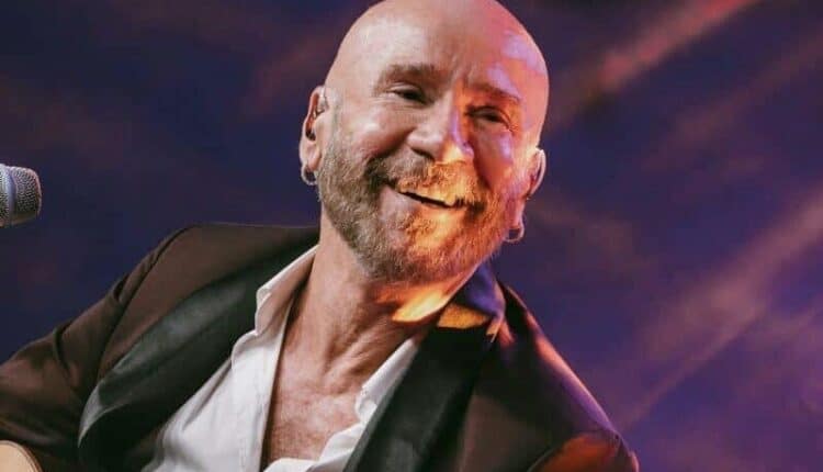 Mario Venuti, dopo il grande successo della tournée estiva festeggia il doppio traguardo dei 60 anni e dei 40 anni di carriera con il tour nei teatri e nei club italiani