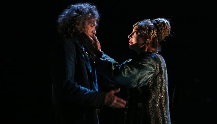 Savona, "Iliade. Il gioco degli dèi" in prima regionale al Chiabrera lo spettacolo con Alessio Boni e Iaia Forte