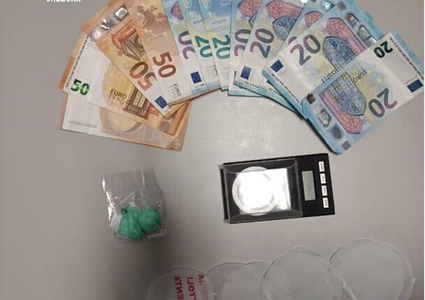 Cremona: 49enne pluripregiudicato trovato in possesso di cocaina, bilancino e soldi. Scatta la denuncia.