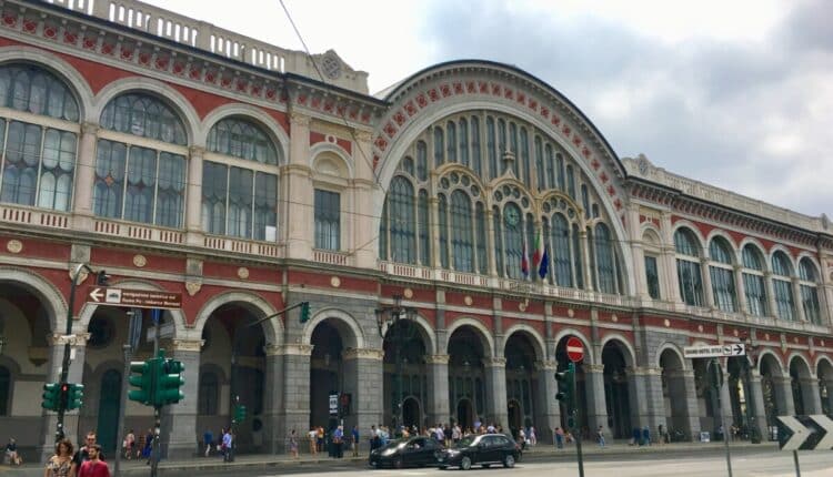 Stazione di Torino Porta Nuova: ruba il cellulare a bordo del treno e fugge, cittadino marocchino e irregolare viene arrestato.