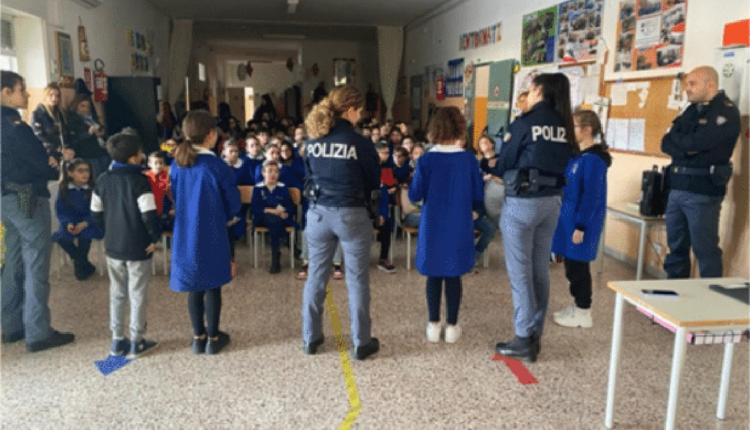 San Mauro Marchesato (Crotone): la Polizia di Stato incontra gli studenti sul tema del bullismo e cyber bullismo.