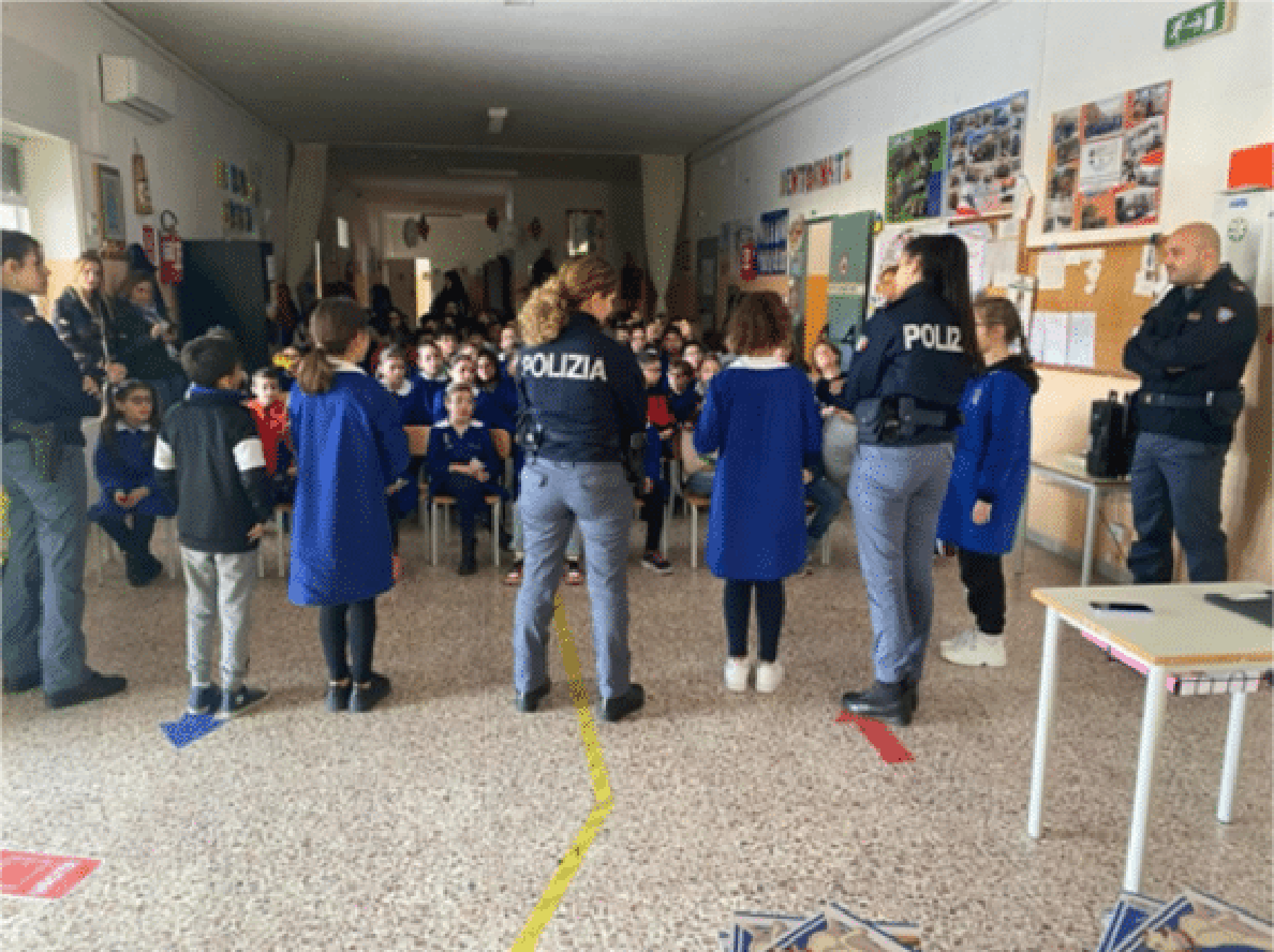 San Mauro Marchesato (Crotone): la Polizia di Stato incontra gli studenti sul tema del bullismo e cyber bullismo.