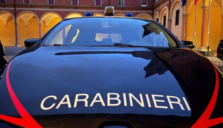 Bologna: 45enne italiano viola i provvedimenti di allontanamento dalla casa familiare e del divieto di avvicinamento scattati per maltrattamenti contro familiari o conviventi, viene arrestato.