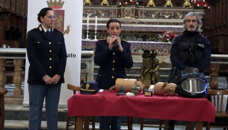 Gallipoli(Lecce): campagna di sensibilizzazione alla legalità, la polizia di stato incontra gli adolescenti per sensibilizzare sui rischi derivanti dai botti illegali.