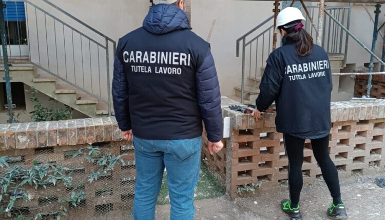 Insieme il NIL (nucleo ispettorato lavoro) carabinieri Gorizia, il nucleo operativo gruppo carabinieri tutela lavoro Venezia e il comando provinciale carabinieri Gorizia sospendono 8 attività per gravi violazioni in materia di salute e sicurezza nei luoghi lavoro, individuano 6 lavoratori stranieri privi del permesso di soggiorno per lavoro in Italia e emanano sanzioni complessive per 150.000 euro.