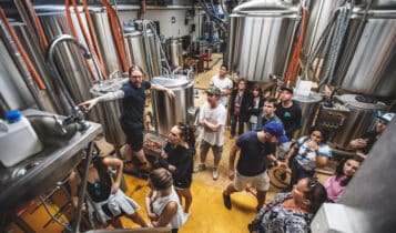 Marche, birrifici aperti per assaggiare passione e creatività nel mondo della birra agricola e artigianale