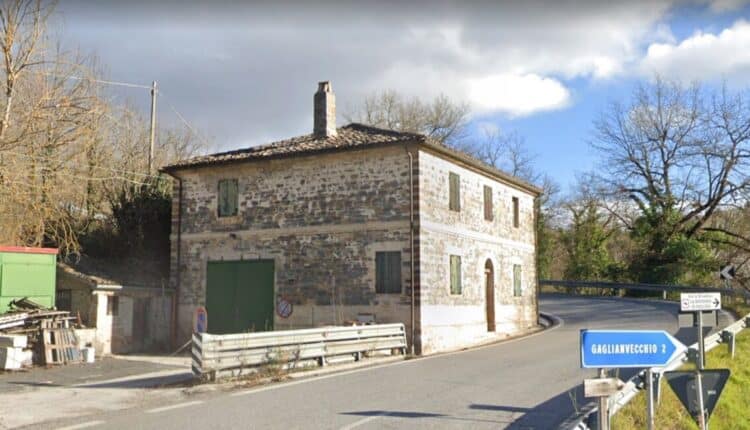 Macerata: ex case cantoniere in vendita, asta pubblica per due immobili.
