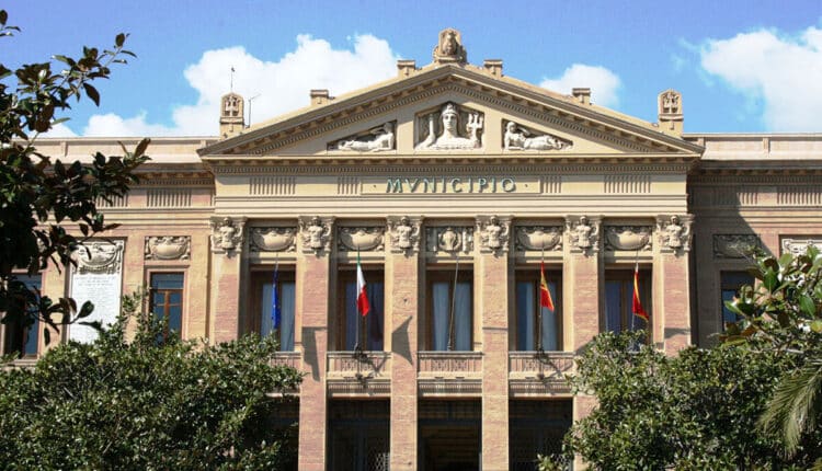 Messina, presentata a palazzo Zanca la prima auto elettrica realizzata da studenti e docenti dell'istituto Verona Trento