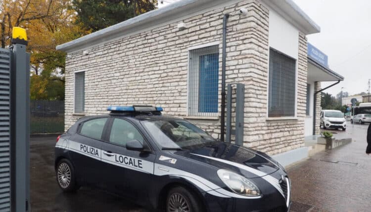 Vicenza: rapina una farmacia, aggredisce e minaccia una cliente con una siringa ferendo gli agenti, arrestato.