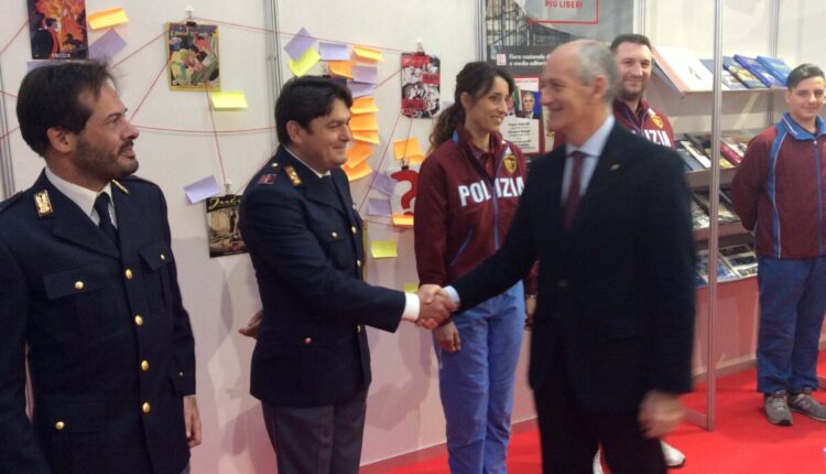 Roma, poliziamoderna alla fiera nazionale della piccola e media editoria