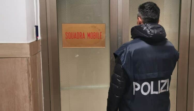 Roma: 37enne si spaccia per un appartenente alle Forze dell’Ordine e rapina un tabaccaio.