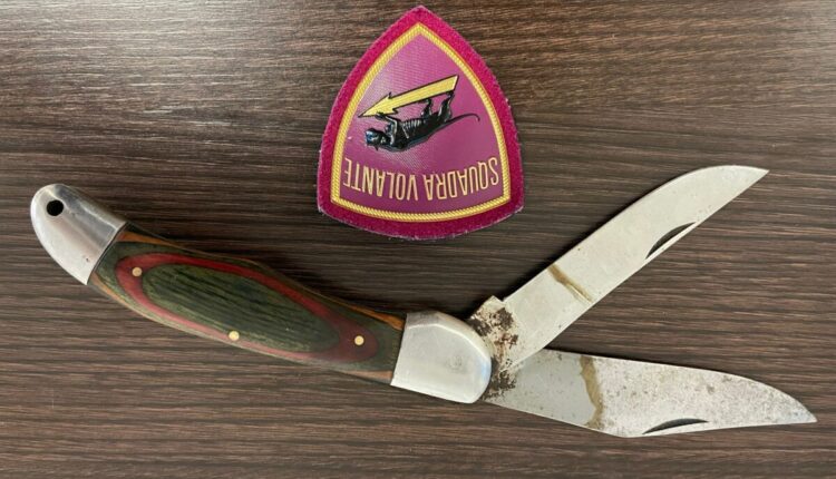 Pescara: rinchiudono il 17enne nel bagagliaio e circolando per la città con la sua macchina e in possesso di un coltello, il 18enne viene arrestato.