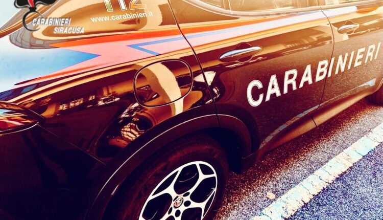 Siracusa: 25enne ai domiciliari li viola per prendere droga e materiale esplodente, arrestato.