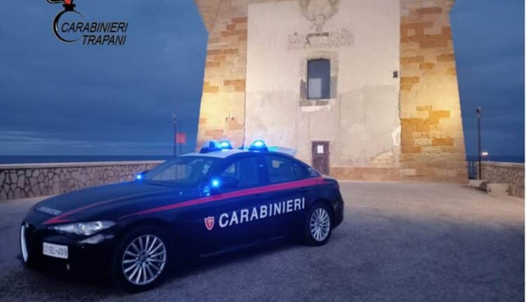 Trapani: pregiudicato trapanese non si ferma all’alt dei carabinieri, scappa e distrugge un vetro della Gazzella, arrestato.