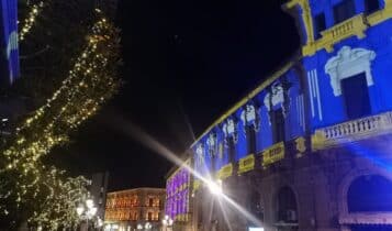 Catanzaro, tripudio di luci e suoni nel centro storico per l'avvio del cartellone natalizio