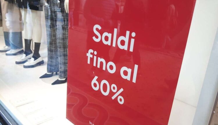 Commercio, al via domani i saldi in Liguria