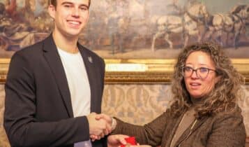 Trieste, il vicesindaco Serena Tonel ha ricevuto nel Salotto Azzurro il campione triestino di volley Nicolò Katalan