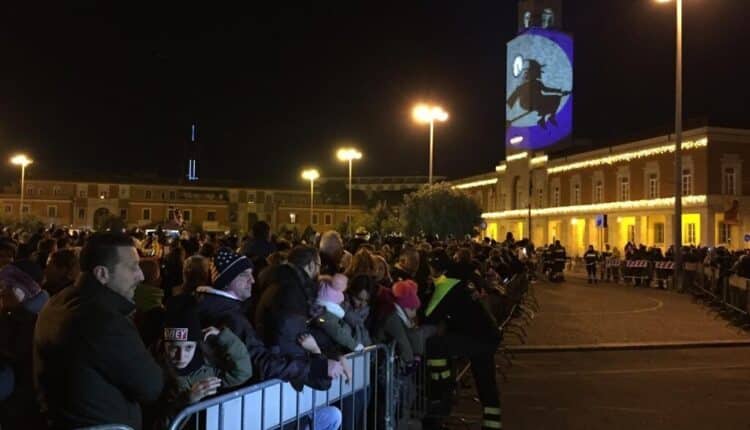 Latina, dopo anni di stop torna la Befana "volante" in piazza del Popolo