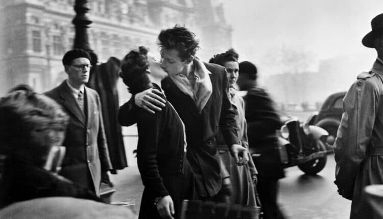 Verona, si è spenta a 93 anni Francoise Bornet, protagonista dell'iconica foto di Robert Doisneau "Bacio" all'Hotel De Ville, oggi mostra in Gran Guardia