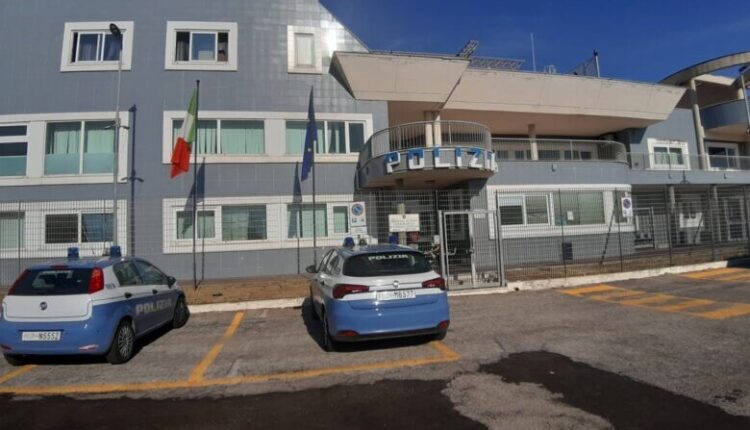 Anzio-Nettuno: la Polizia di Stato ha arrestato un cittadino italiano di 53 anni poiché gravemente indiziato del reato di maltrattamenti in famiglia.