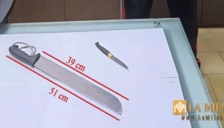 Bologna, in giro per il centro storico armato di machete e coltello a serramanico