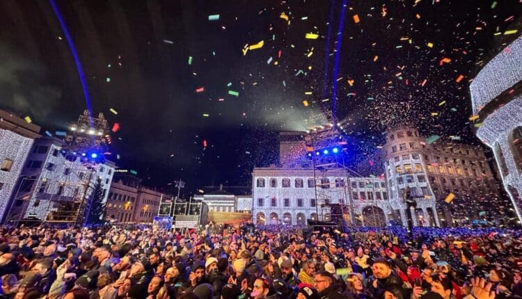 Genova capodanno 2023 da record: oltre 40 mila persone in piazza De Ferrari per l'evento targato mediaset