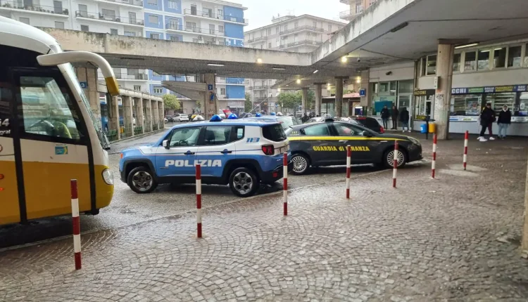 Castrovillari: rinvenimento e sequestro a carico di ignoti di sostanze stupefacenti e di una pistola compiutamente modificata