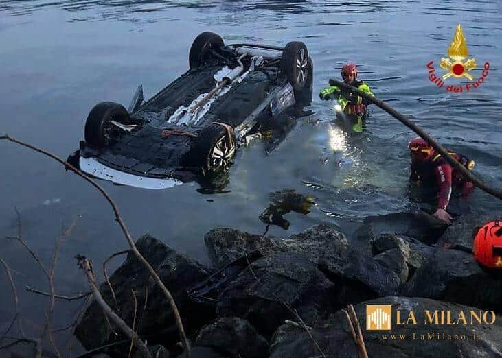 Colico, precipitano con l’auto e finiscono nel lago di Como. Morta una donna, gravissimi due uomini