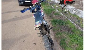 Carovigno (BR). Due giovani sorpresi a bordo di motociclette da cross nella riserva naturale di Torre Guaceto.