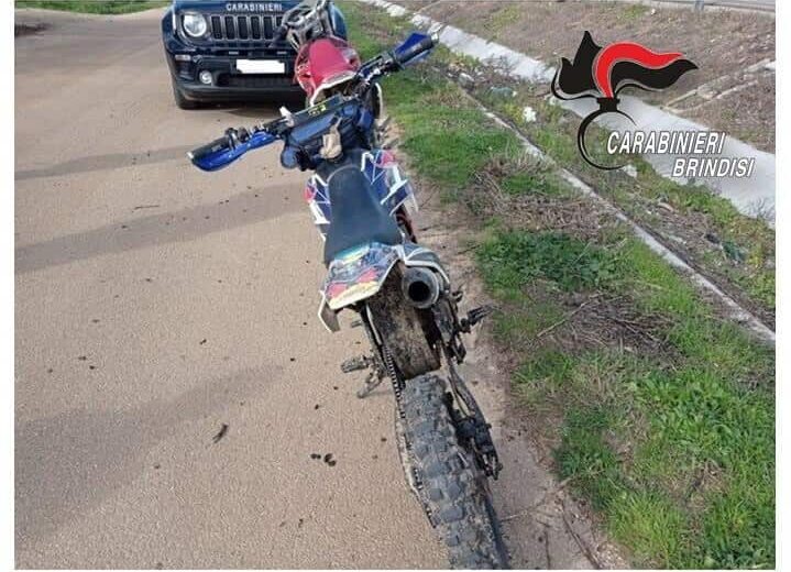 Carovigno (BR). Due giovani sorpresi a bordo di motociclette da cross nella riserva naturale di Torre Guaceto.
