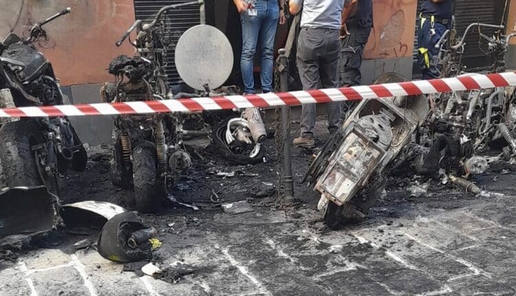 Genova: incendio a motoveicoli in Stradone Sant'Agostino, due arresti.