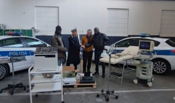 Sassari, donato un ambulatorio ginecologico a un paese senegalese grazie a Polizia locale e La Nuova Sardegna