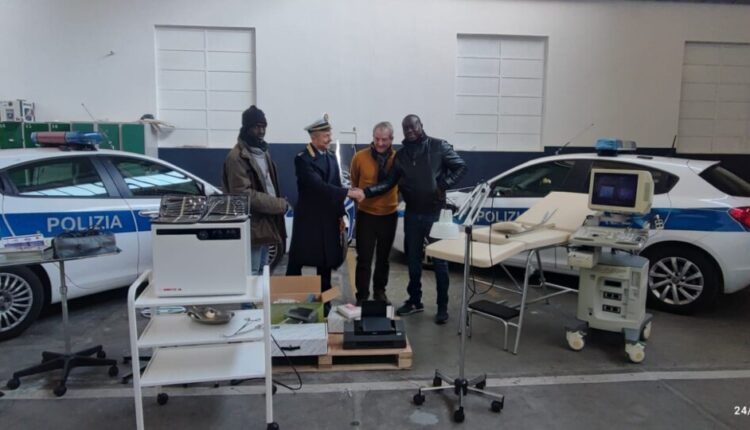 Sassari, donato un ambulatorio ginecologico a un paese senegalese grazie a Polizia locale e La Nuova Sardegna
