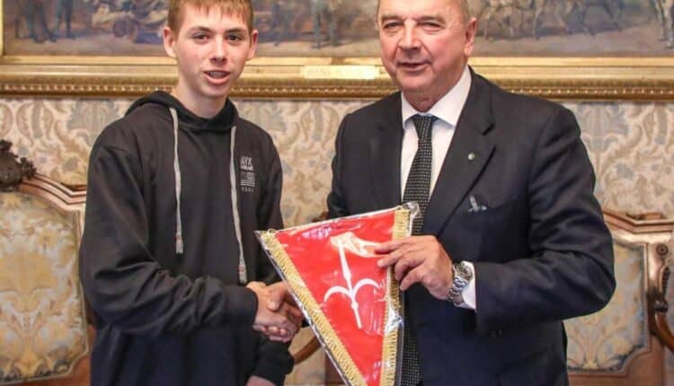 Trieste, il sindaco Roberto Dipiazza ha ricevuto in municipio il giovane campione triestino di scacchi Nicolas Perossa