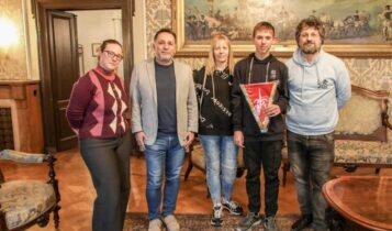 Trieste, il sindaco Roberto Dipiazza ha ricevuto in municipio il giovane campione triestino di scacchi Nicolas Perossa