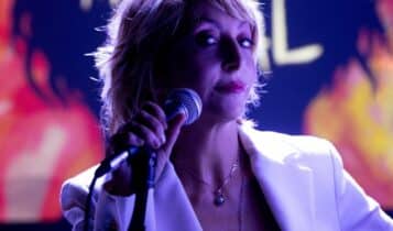 Verona, l'Altro Teatro al Camploy la travolgente comicità di Paola Minaccioni nel monologo "Stupida show"