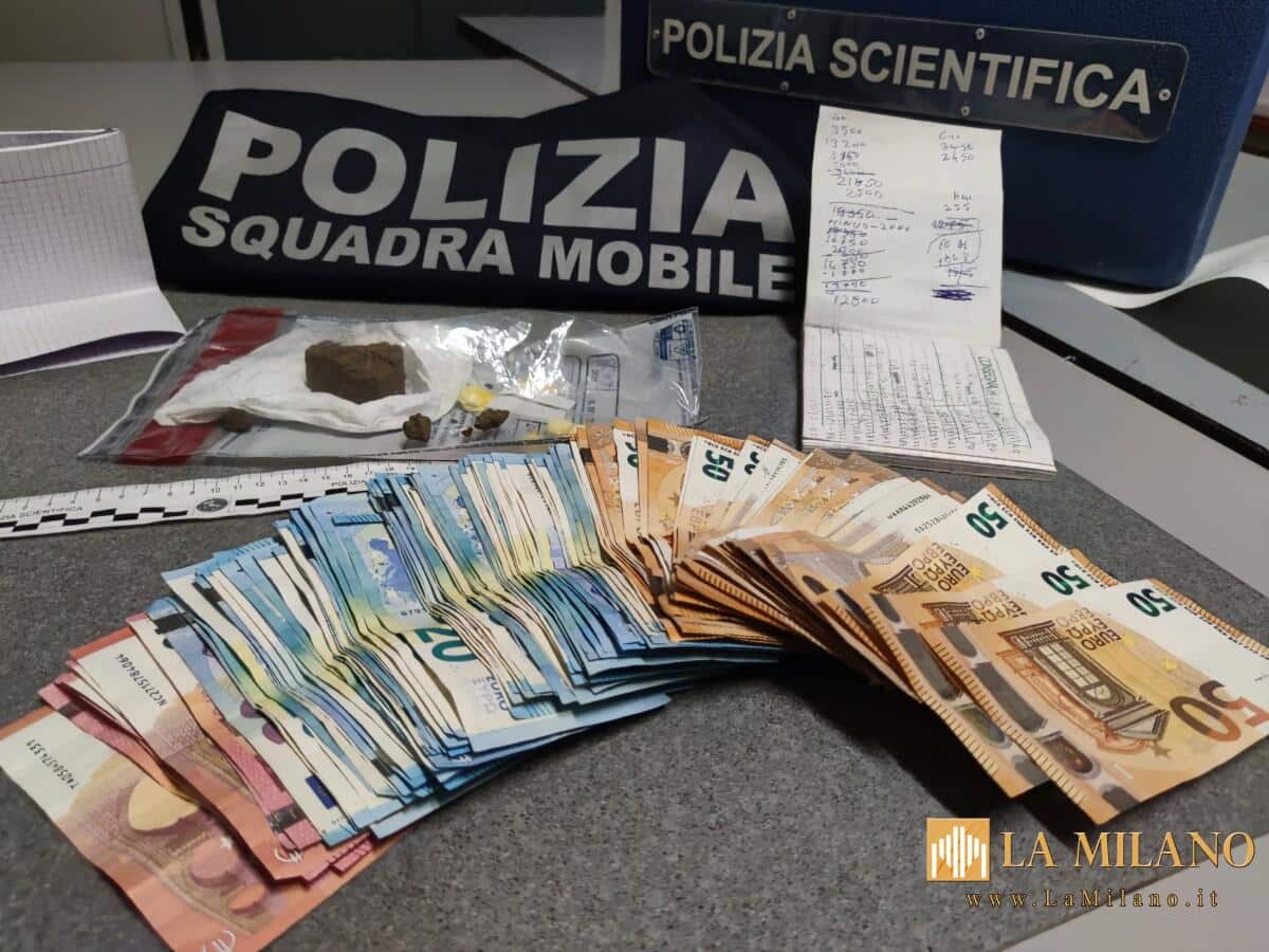 Polizia di Stato di Novara, continua l’attività di contrasto al fenomeno dello spaccio di sostanze stupefacenti, rinvenuti 30 grammi tra cocaina e hashish.